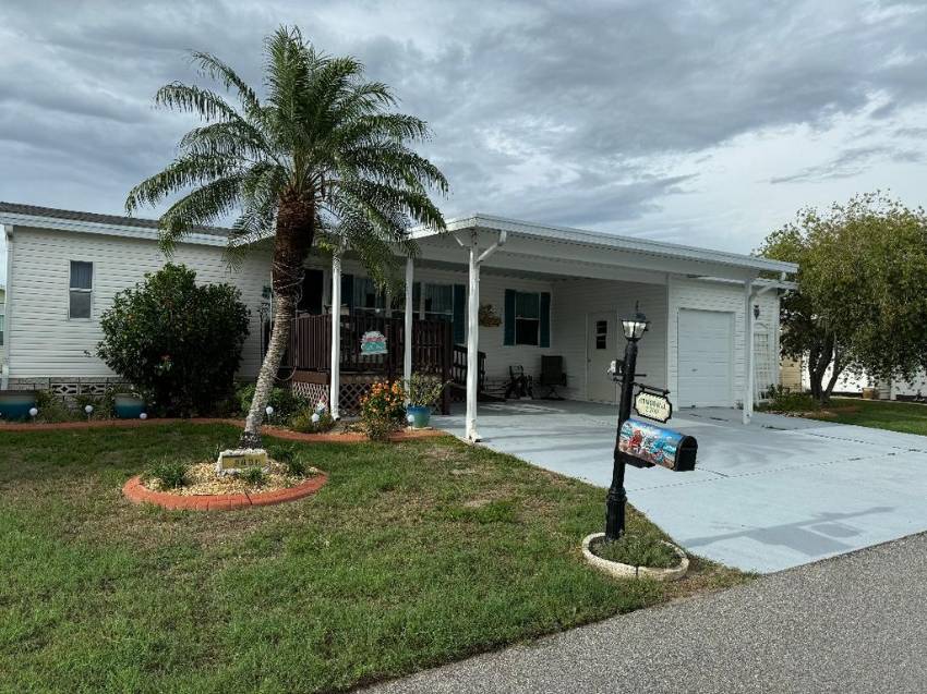 Winter Haven, FL Mobile Home for Sale located at 2703 Lindrick Ct. Four Lakes Golf & Country Club